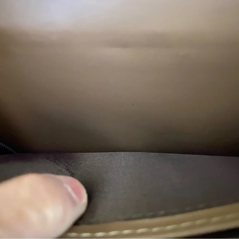 B.O.C. Leather wallet. Had tag inside and is signed - Picture 3 of 8